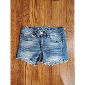American Eagle AEO womens Sz 2 Super stretch Cut Off Denim shorts Medium Wash